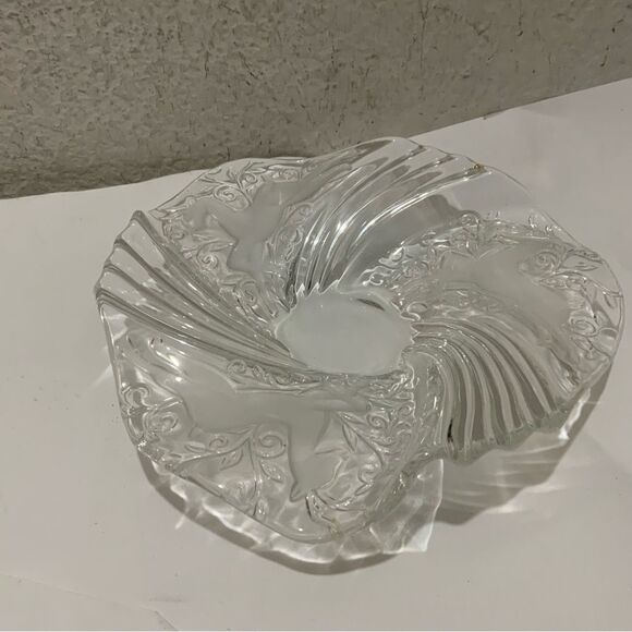 MIKASA CHRISTMAS MEDLEY FROSTED/CLEAR CRYSTAL BON BON/CANDY PLATE/DISH. 9”X 2”G9 - Picture 8 of 10